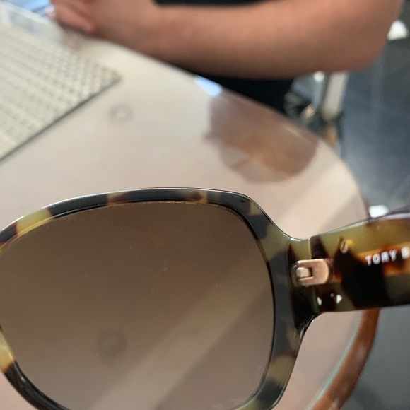 😎😎😎Tory Burch Polarized Sunglasses - Picture 7 of 8